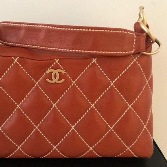 CHANEL - Picture 2 of 3